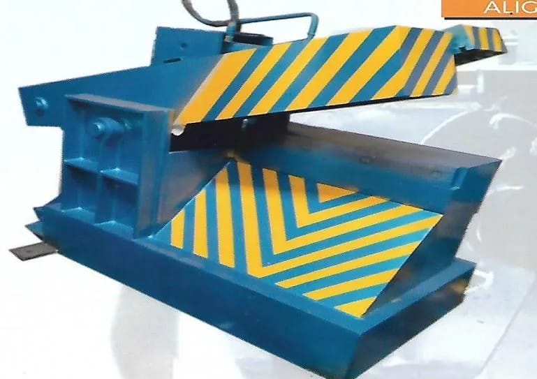Alligator shear with hardened cutting jaws and hazard-striped guarding